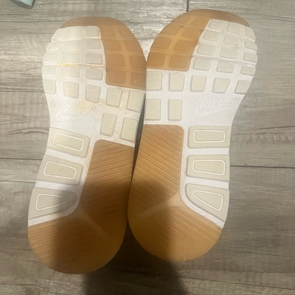 Nike women’s - Picture 2 of 5